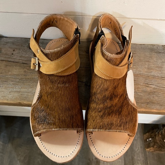 Agave Sky | Amber Brown + Black Brindle Cowhide Sandal | NWT - Picture 2 of 7